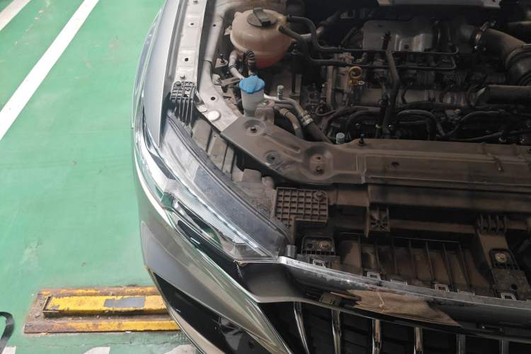 Used Hongqi HS5 2019 2.0T Smart Connect Flagship Edition Engine Bay Right