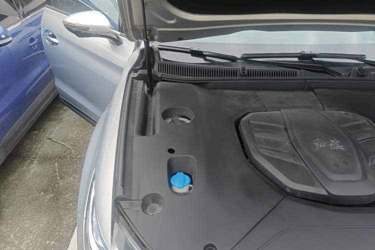 Used Hongqi HS5 2019 2.0T Smart Connect Flagship Edition Engine Bay Right