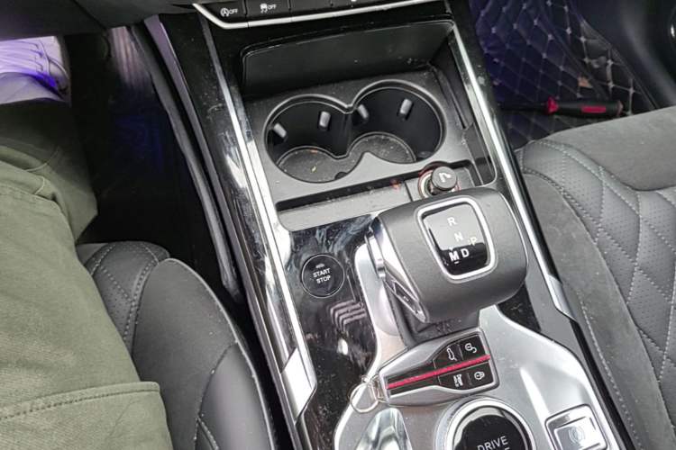 Used Hongqi HS5 2019 2.0T Smart Connect Flagship All-Wheel-Drive Version Gear Lever