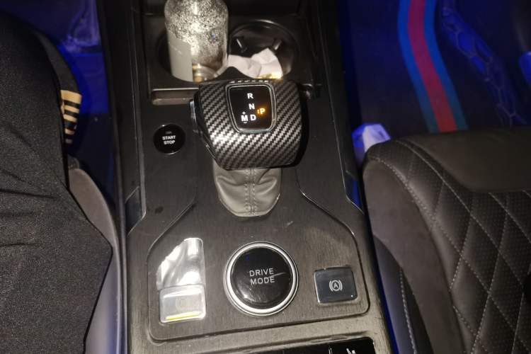 Used Hongqi HS5 2019 2.0T Smart Connect Flagship All-Wheel-Drive Version Gear Lever