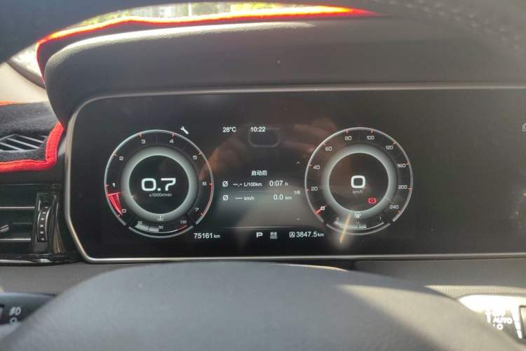 Used Hongqi HS5 2019 2.0T Smart Connect Flagship All-Wheel-Drive Version Instrument Cluster