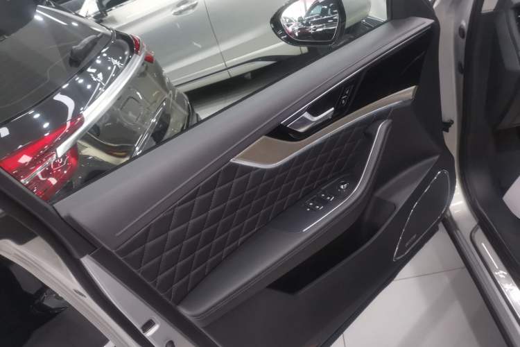 Used Hongqi HS5 2019 2.0T Smart Connect Flagship Edition Left Front Door Interior