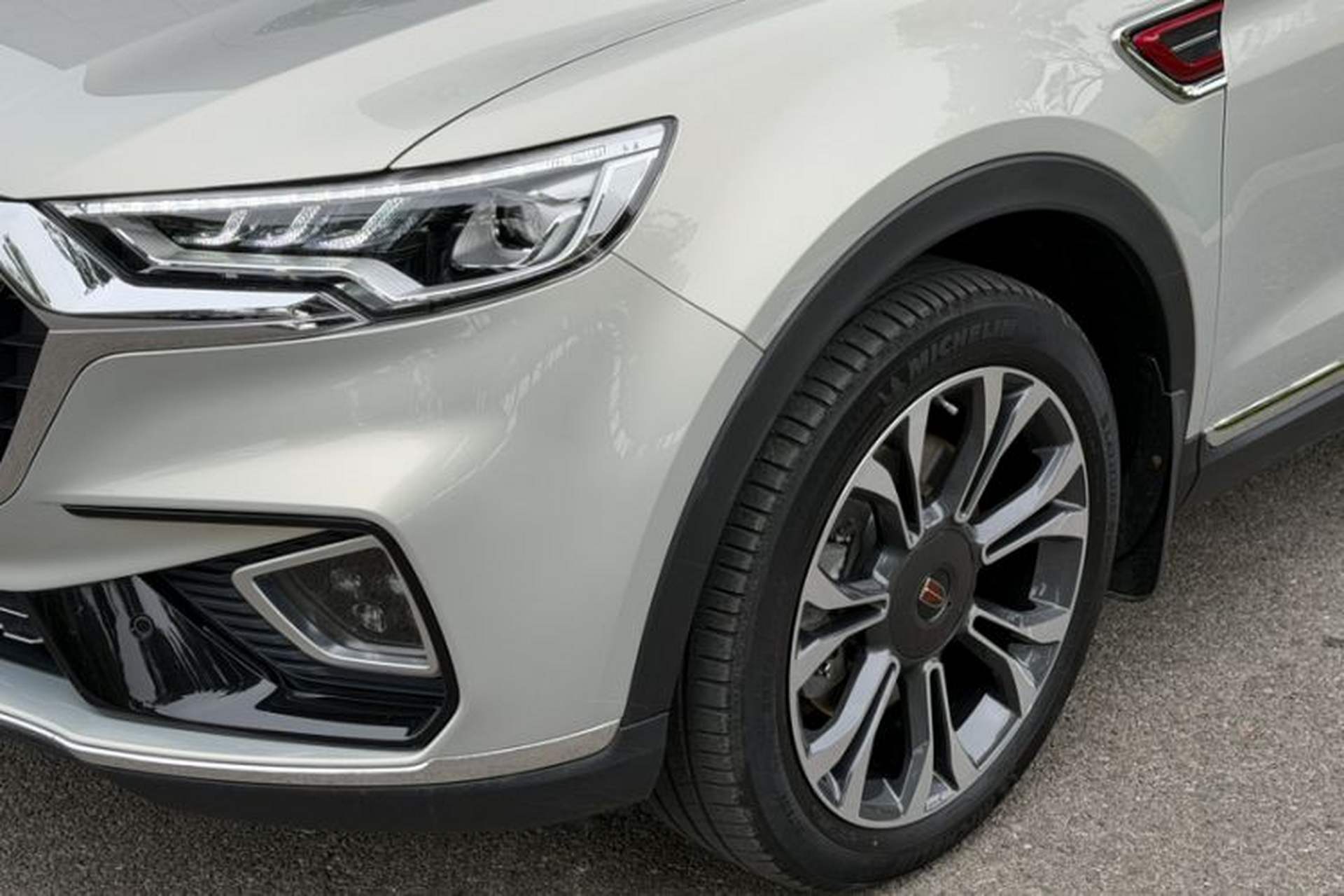 Used Hongqi HS5 2019 2.0T Smart Connect Flagship All-Wheel-Drive Version Left Front Headlight