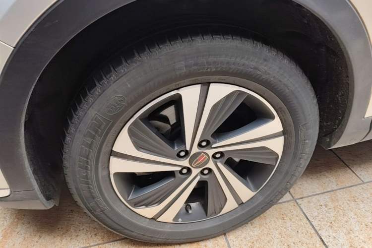 Used Hongqi HS5 2019 2.0T Smart Connect Flagship Edition Left Front Wheel Hub