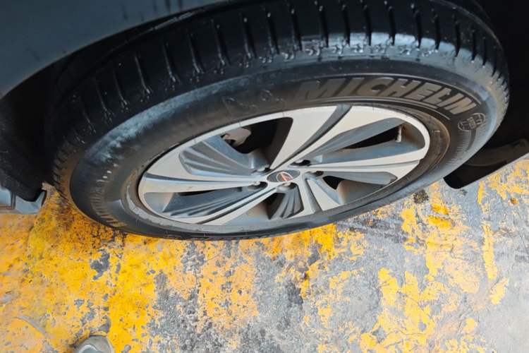 Used Hongqi HS5 2019 2.0T Smart Connect Flagship Edition Left Front Wheel Hub