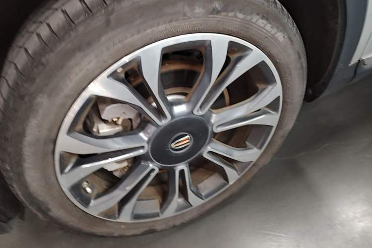 Used Hongqi HS5 2019 2.0T Smart Connect Flagship All-Wheel-Drive Version Left Front Wheel Hub