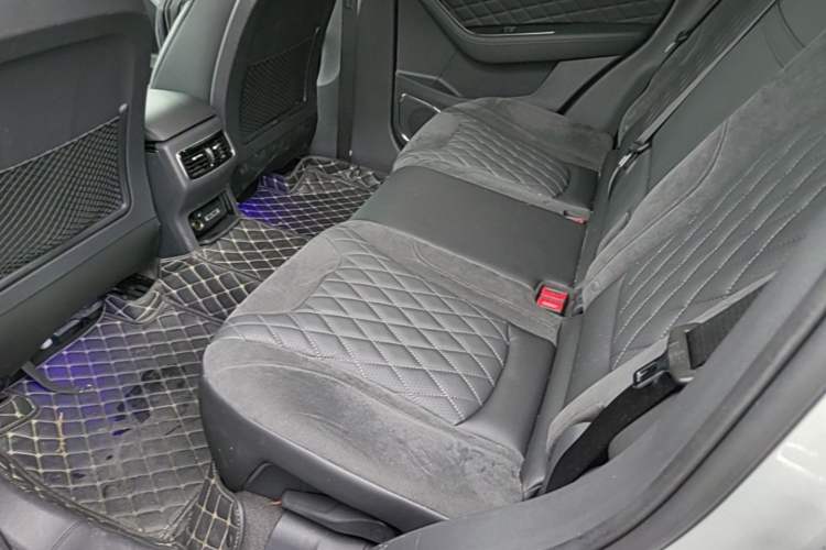 Used Hongqi HS5 2019 2.0T Smart Connect Flagship All-Wheel-Drive Version Left Rear Seat