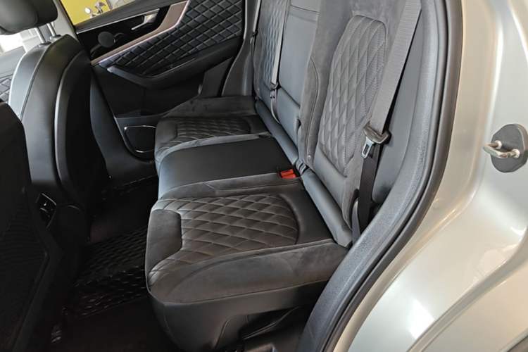 Used Hongqi HS5 2019 2.0T Smart Connect Flagship All-Wheel-Drive Version Left Rear Seat