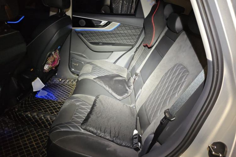 Used Hongqi HS5 2019 2.0T Smart Connect Flagship All-Wheel-Drive Version Left Rear Seat