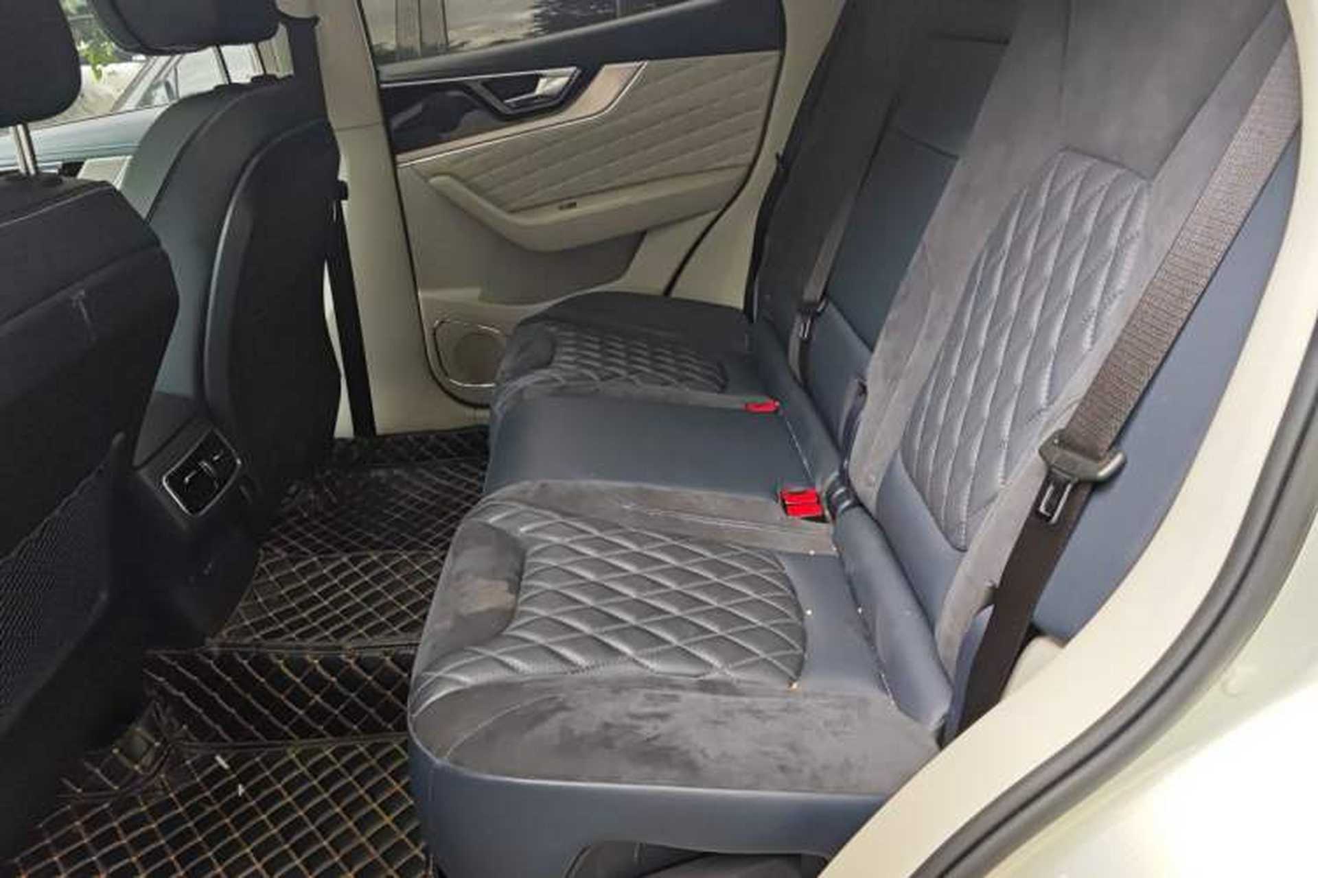 Used Hongqi HS5 2019 2.0T Smart Connect Flagship All-Wheel-Drive Version Left Rear Seat