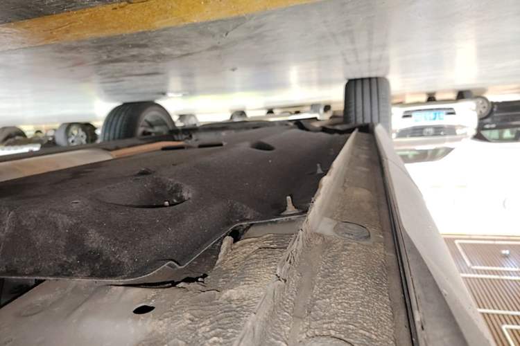 Used Hongqi HS5 2019 2.0T Smart Connect Flagship All-Wheel-Drive Version Left Side Sill