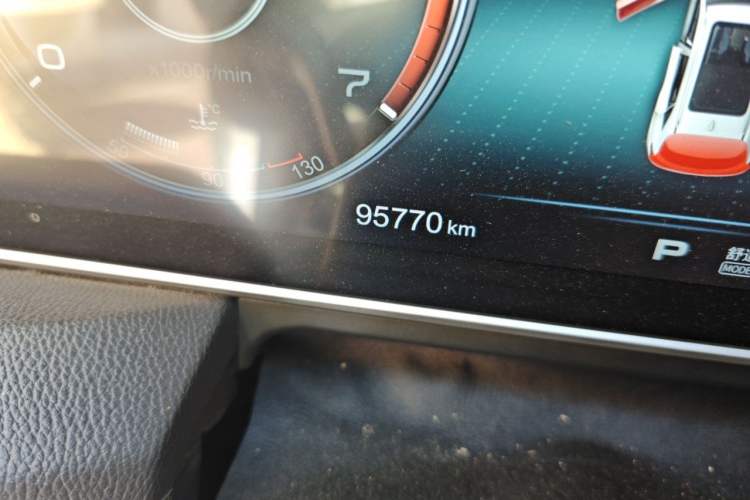 Used Hongqi HS5 2019 2.0T Smart Connect Flagship All-Wheel-Drive Version Odometer Close Up
