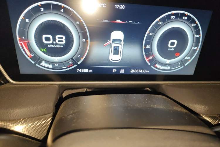 Used Hongqi HS5 2019 2.0T Smart Connect Flagship All-Wheel-Drive Version Odometer Close Up