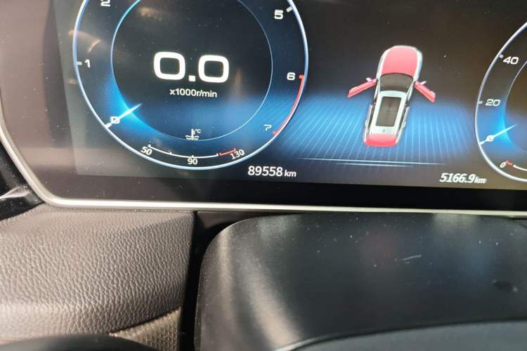 Used Hongqi HS5 2019 2.0T Smart Connect Flagship Edition Odometer Close Up