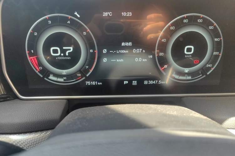 Used Hongqi HS5 2019 2.0T Smart Connect Flagship All-Wheel-Drive Version Odometer Close Up