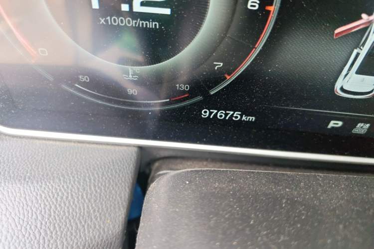 Used Hongqi HS5 2019 2.0T Smart Connect Flagship Edition Odometer Close Up
