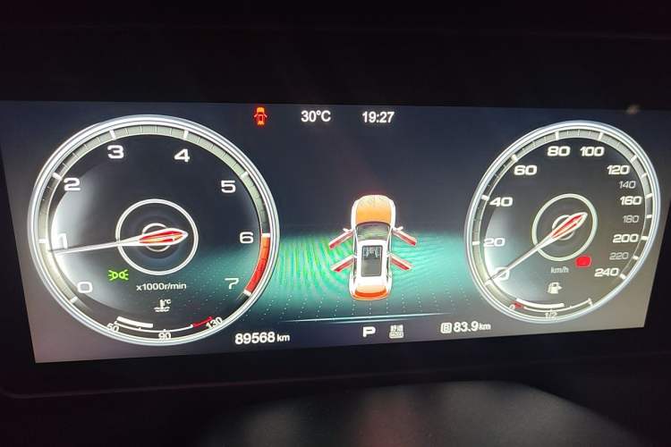 Used Hongqi HS5 2019 2.0T Smart Connect Flagship All-Wheel-Drive Version Odometer Close Up