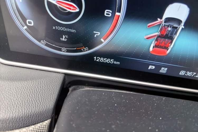 Used Hongqi HS5 2019 2.0T Smart Connect Flagship Edition Odometer Close Up