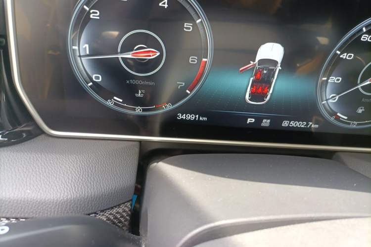 Used Hongqi HS5 2019 2.0T Smart Connect Flagship Edition Odometer Close Up