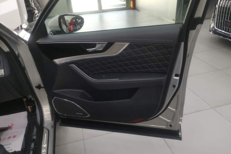 Used Hongqi HS5 2019 2.0T Smart Connect Flagship Edition Right Front Door Interior
