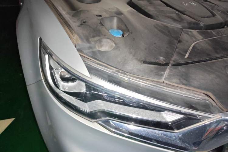 Used Hongqi HS5 2019 2.0T Smart Connect Flagship All-Wheel-Drive Version Right Front Headlight