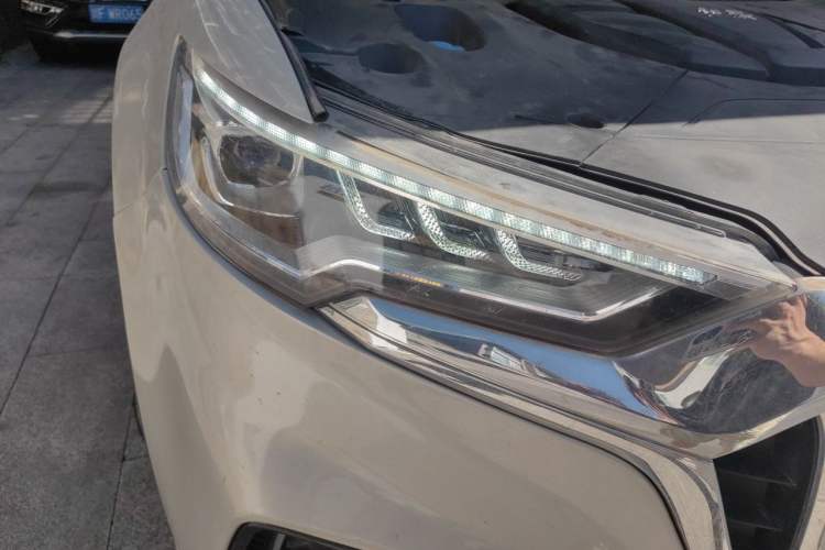 Used Hongqi HS5 2019 2.0T Smart Connect Flagship All-Wheel-Drive Version Right Front Headlight
