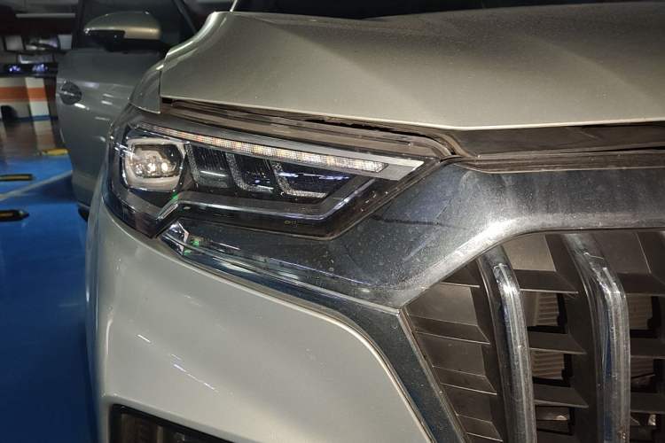 Used Hongqi HS5 2019 2.0T Smart Connect Flagship All-Wheel-Drive Version Right Front Headlight