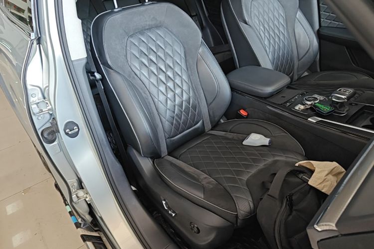 Used Hongqi HS5 2019 2.0T Smart Connect Flagship All-Wheel-Drive Version Right Front Seat