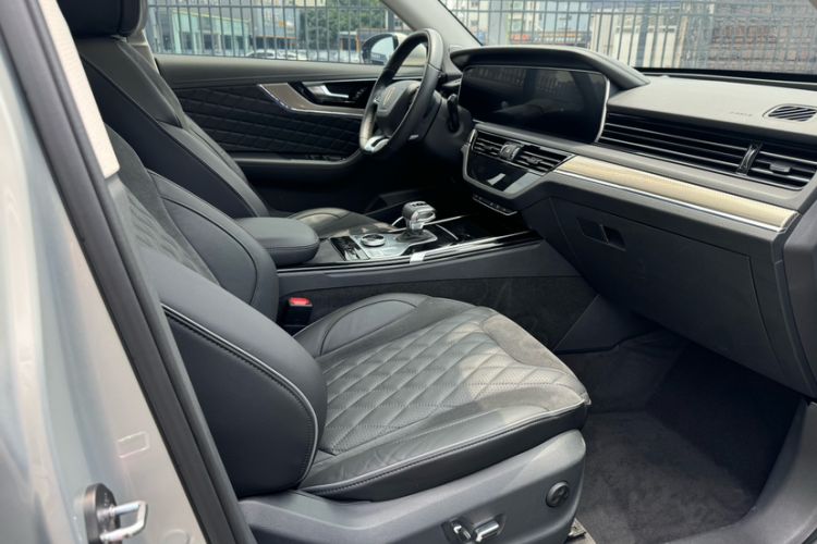 Used Hongqi HS5 2019 2.0T Smart Connect Flagship All-Wheel-Drive Version Right Front Seat