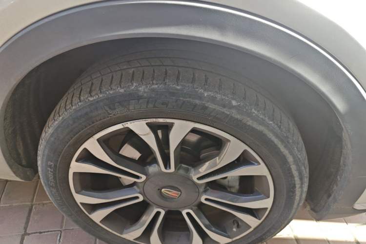Used Hongqi HS5 2019 2.0T Smart Connect Flagship All-Wheel-Drive Version Right Front Wheel Hub
