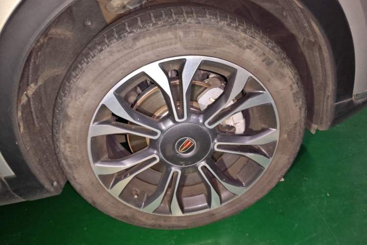 Used Hongqi HS5 2019 2.0T Smart Connect Flagship All-Wheel-Drive Version Right Front Wheel Hub