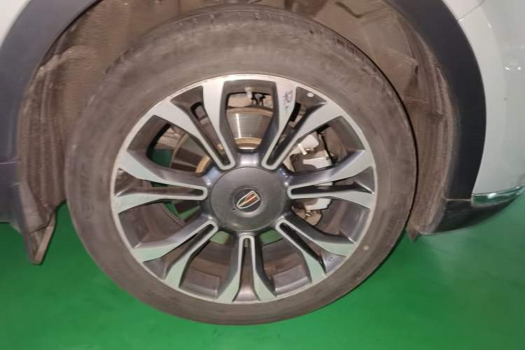 Used Hongqi HS5 2019 2.0T Smart Connect Flagship All-Wheel-Drive Version Right Front Wheel Hub