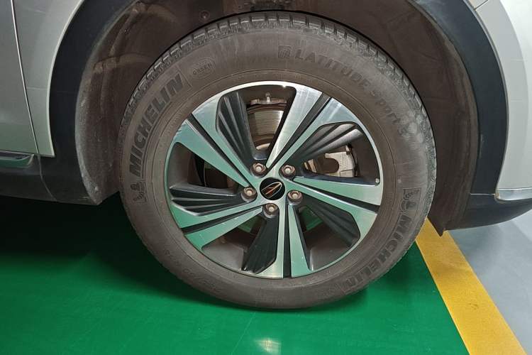 Used Hongqi HS5 2019 2.0T Smart Connect Flagship Edition Right Front Wheel Hub