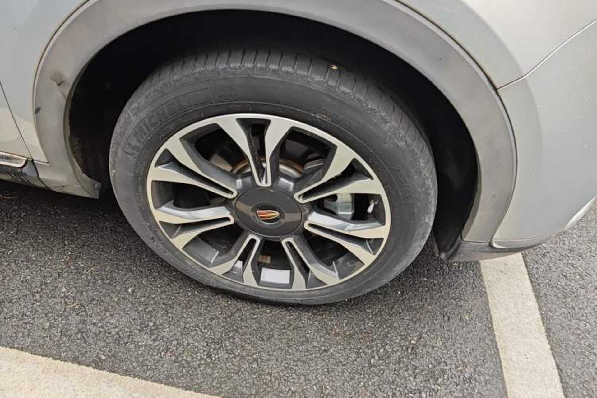 Used Hongqi HS5 2019 2.0T Smart Connect Flagship All-Wheel-Drive Version Right Front Wheel Hub