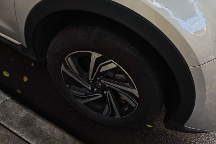 Used Hongqi HS5 2019 2.0T Smart Connect Flagship Edition Right Front Wheel Hub