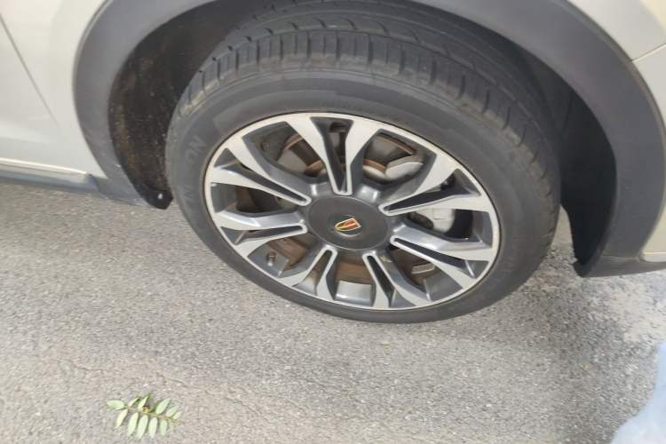 Used Hongqi HS5 2019 2.0T Smart Connect Flagship All-Wheel-Drive Version Right Front Wheel Hub