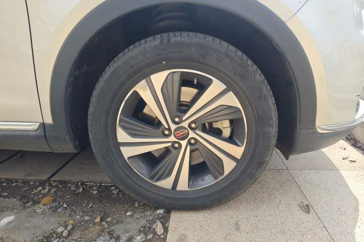 Used Hongqi HS5 2019 2.0T Smart Connect Flagship Edition Right Front Wheel Hub