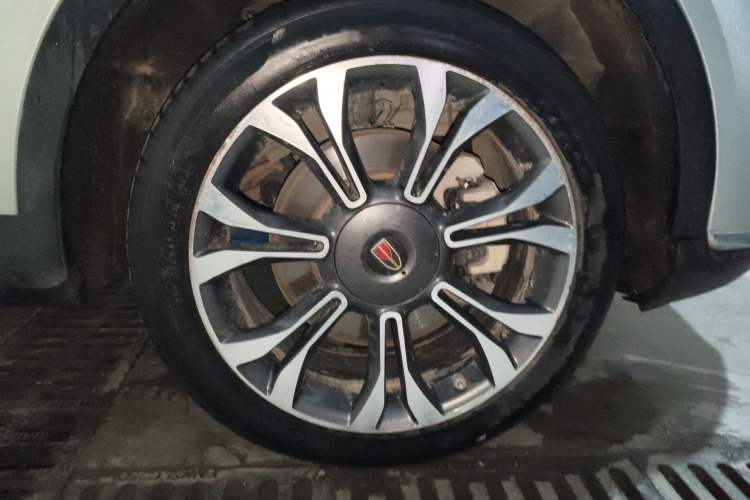 Used Hongqi HS5 2019 2.0T Smart Connect Flagship All-Wheel-Drive Version Right Front Wheel Hub