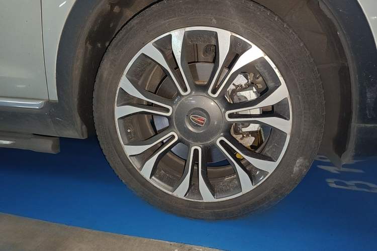 Used Hongqi HS5 2019 2.0T Smart Connect Flagship All-Wheel-Drive Version Right Front Wheel Hub