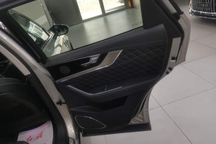 Used Hongqi HS5 2019 2.0T Smart Connect Flagship Edition Right Rear Door Interior
