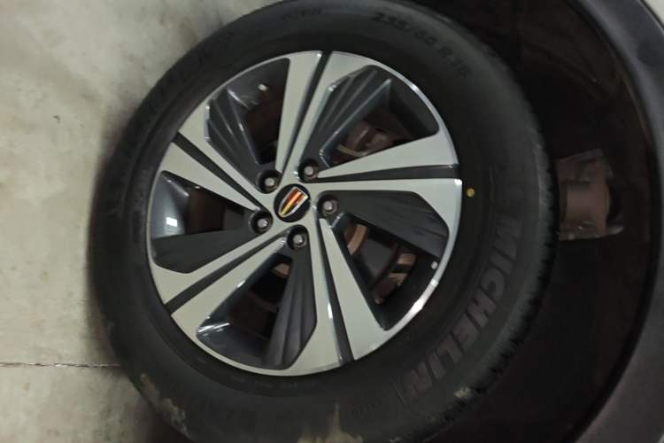Used Hongqi HS5 2019 2.0T Smart Connect Flagship Edition Right Rear Wheel Hub