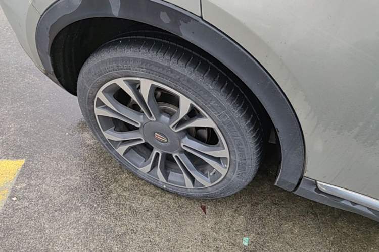 Used Hongqi HS5 2019 2.0T Smart Connect Flagship All-Wheel-Drive Version Right Rear Wheel Hub