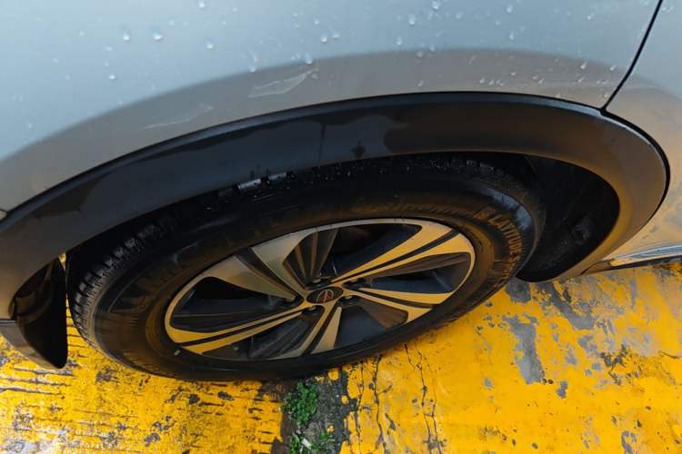 Used Hongqi HS5 2019 2.0T Smart Connect Flagship Edition Right Rear Wheel Hub