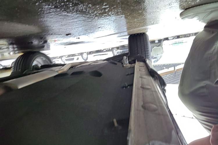 Used Hongqi HS5 2019 2.0T Smart Connect Flagship All-Wheel-Drive Version Right Side Sill