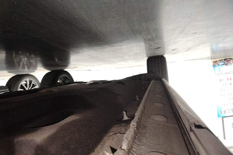Used Hongqi HS5 2019 2.0T Smart Connect Flagship All-Wheel-Drive Version Right Side Sill