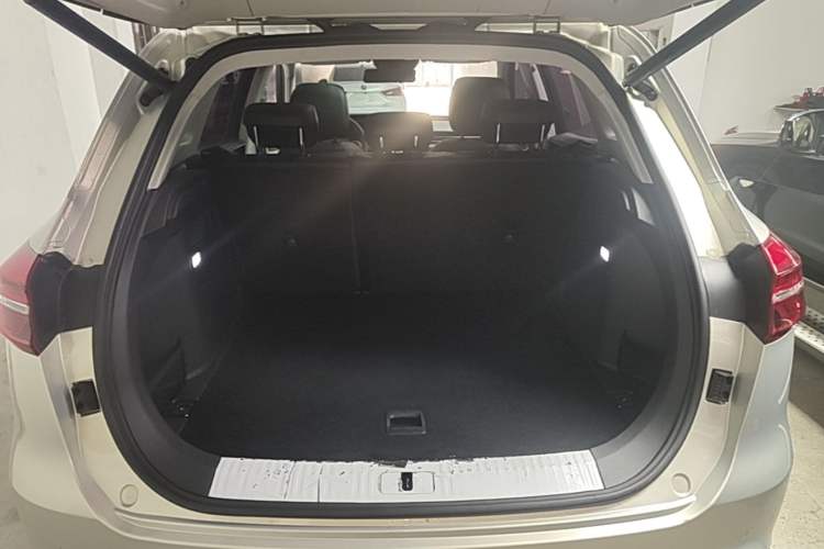 Used Hongqi HS5 2019 2.0T Smart Connect Flagship Edition Trunk