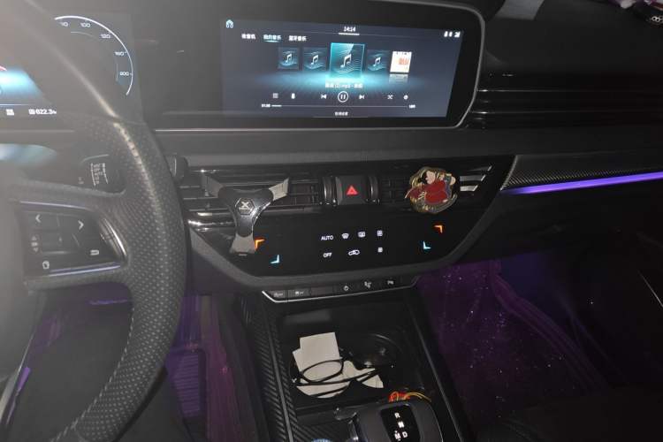 Used Hongqi HS5 2019 2.0T Smart Connect Flagship Edition Audio And AC Panel