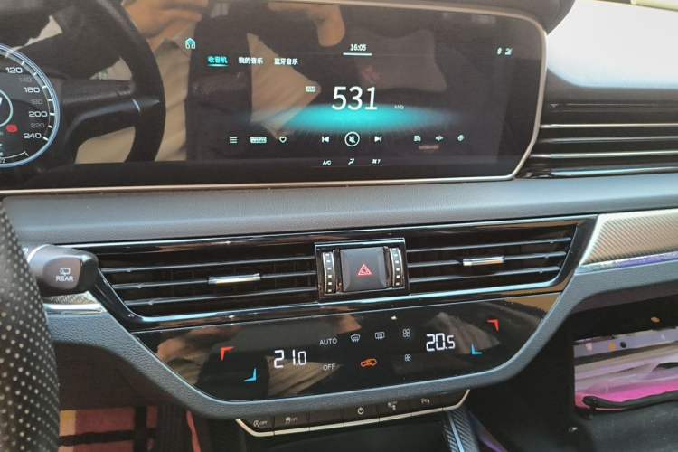 Used Hongqi HS5 2019 2.0T Smart Connect Flagship Edition Audio And AC Panel