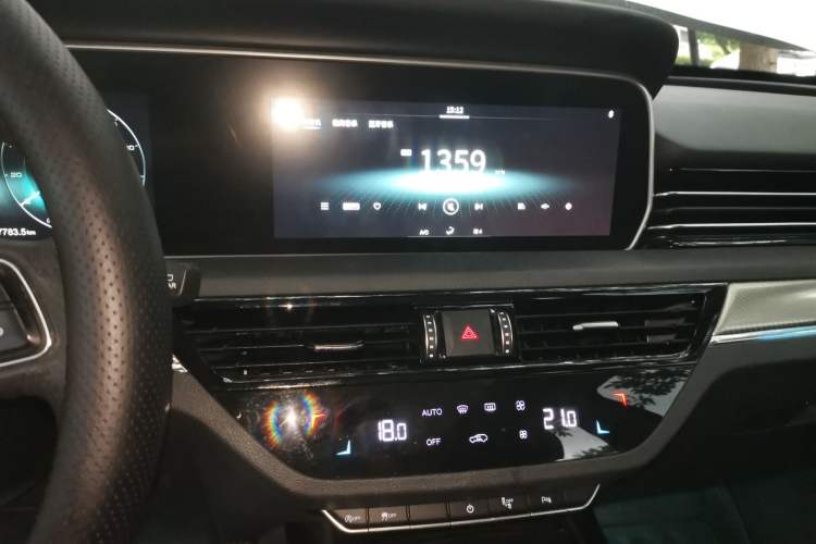 Used Hongqi HS5 2019 2.0T Smart Connect Flagship Edition Audio And AC Panel