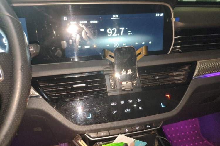Used Hongqi HS5 2019 2.0T Smart Connect Flagship All-Wheel-Drive Version Audio And AC Panel